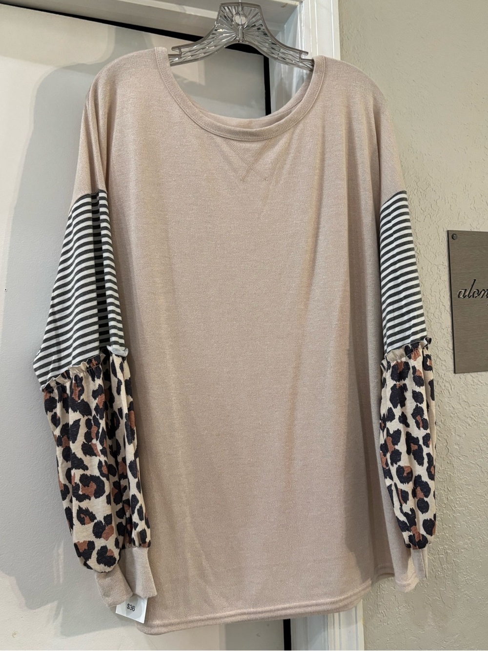 Women’s Knit Tan - Blouson Animal Print Sleve Top - New With Tags - xL